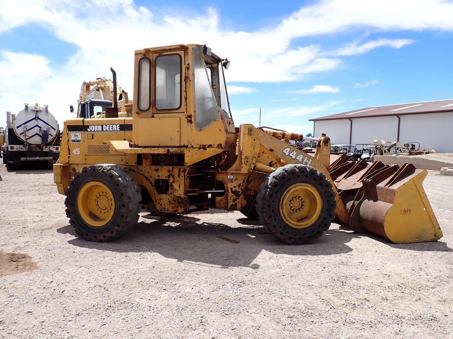 ./imagenes/INVOICE/2019/16696/CARGADOR FRONTAL JOHN DEERE_444H (2).JPG